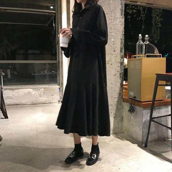 ブラックカラーがシックなロングシャツワンピース。袖口とスカート裾のフィッシュテールデザインがフェミニンな印象に&star;通勤や通学、デートやちょっとしたお出かけにと大活躍の1着です。Aut-